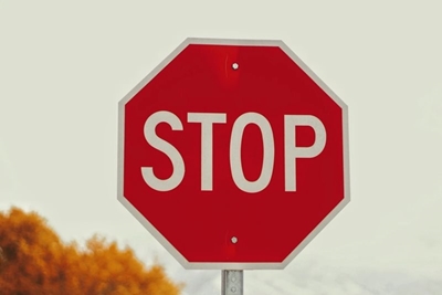 How to adhere to a four-way stop