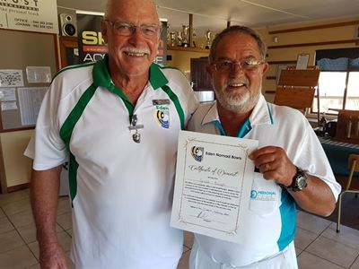 Nomads-balle rol op Stilbaai