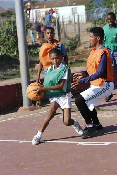 Basketbalklub soekhulp by munisipaliteit