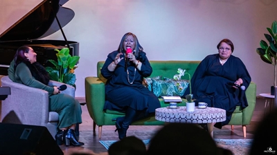 Women on the Couch inspireer