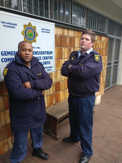 Stilbaai-polisie is op en wakker