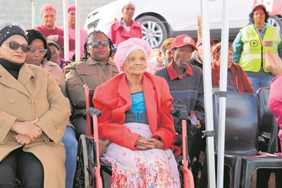 Nuwe huis vir ouma Sarie