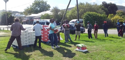 Knysna taxi association brings food relief to its members