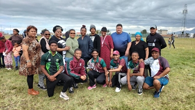 Vroue in Borcherds veg teen euwels vir hul kinders