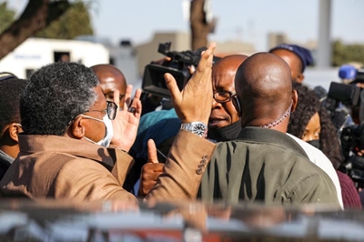 Rubber bullets fly as taxi protesters try to hijack truck