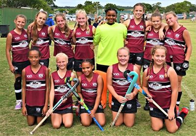 Laer Volkskool se o.13 hokkiespan maak skoonskip 