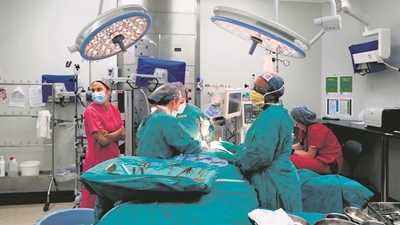 1 day, 5 teams, 30 breast cancer surgeries 