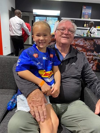 Oupa Petru is trots op sy kleindogter