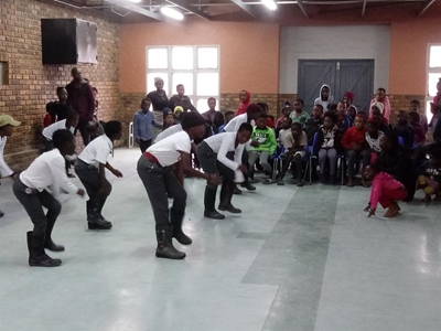 Thembalethu children love the drama