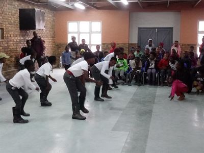 Thembalethu children love the drama