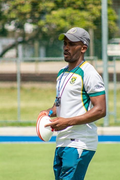 Mvimbi shares skills with local hockey youngsters