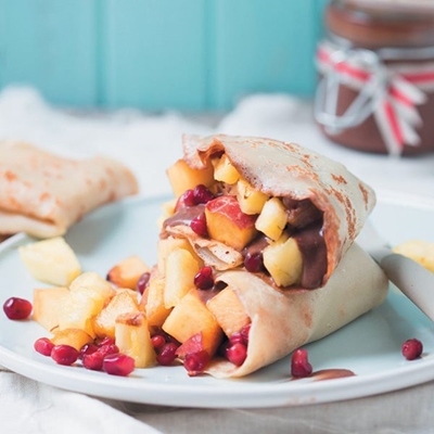 Pancakes with fruit and chocolate sauce