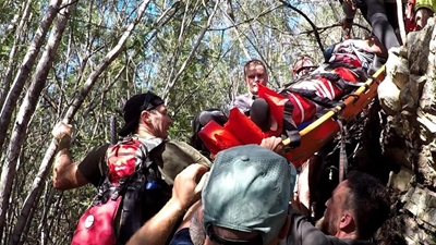 Volunteers rescue American tourist injured during kloofing accident