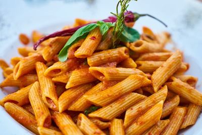 Quick and easy curry noodle salad with peaches