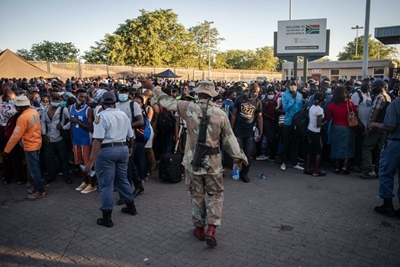 Beitbridge border guards not blocking any Zimbabweans going home, says Home Affairs