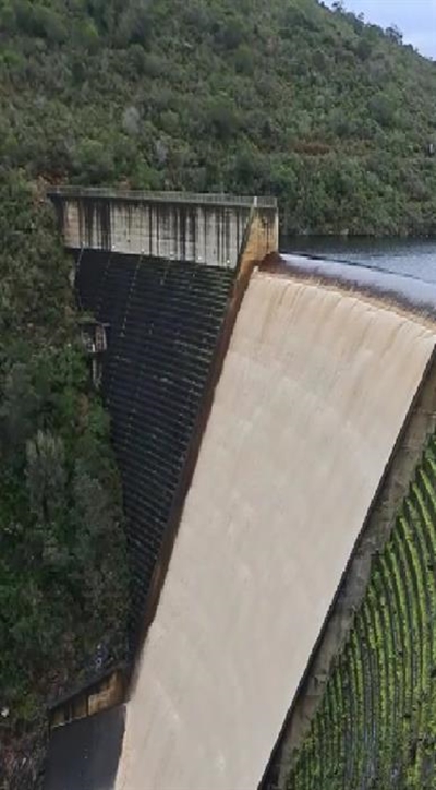 Die Wolwedansdam loop oor