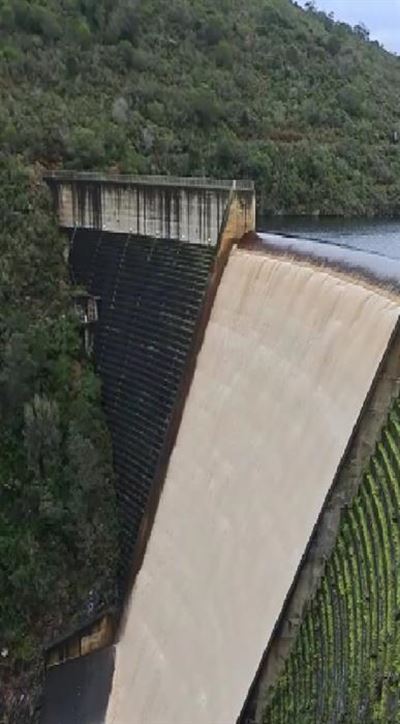 Die Wolwedansdam loop oor
