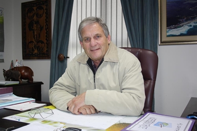André Smith groet munisipaliteit