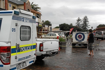 Daring robbers still at large