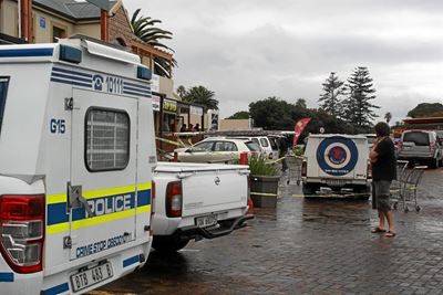 Daring robbers still at large