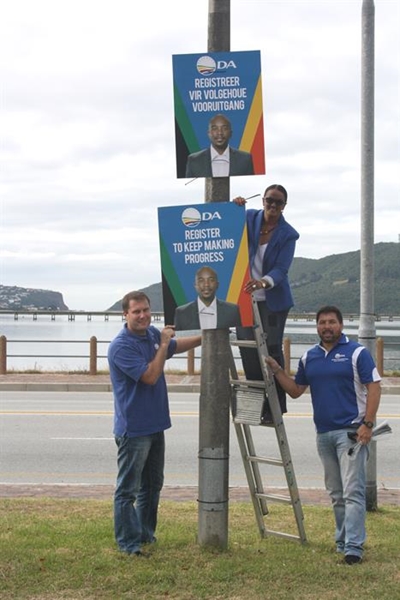 DA kicks off 'battle of the posters'