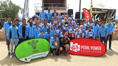 Jong fietsrykampioene op Oudtshoorn bekroon