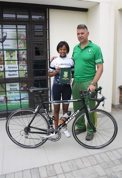 Nog 'n fietsryer kry Protea-kleure