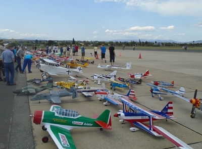 Model aircraft gather in Oudtshoorn