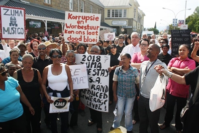 Oudtshoorniete eis Zuma se kop