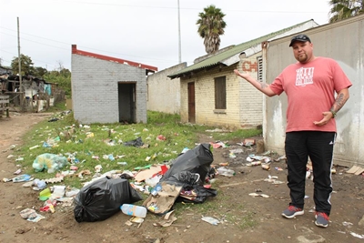 Rubbish heaps up at Sanlam Mall