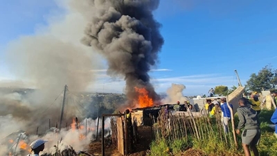 Fire raging in Bossiesgif
