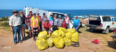 Stilbaai Coastal Cleanup maak skoon