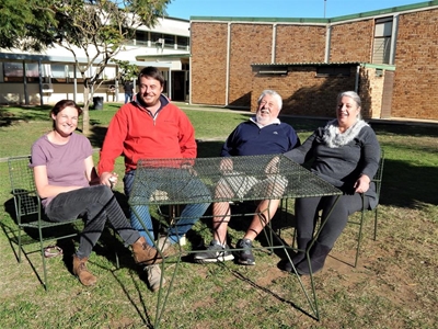 Nuwe geslag moet nou die leisels vat