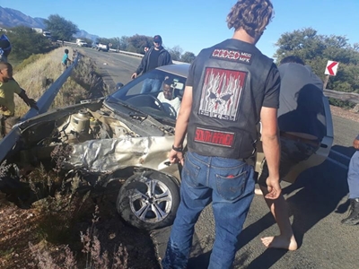 2 beseer in kop-aan-kop botsing
