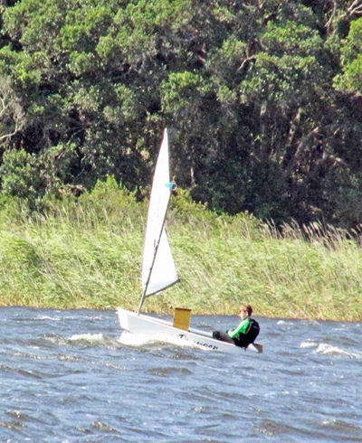 Southeaster has sailors struggling