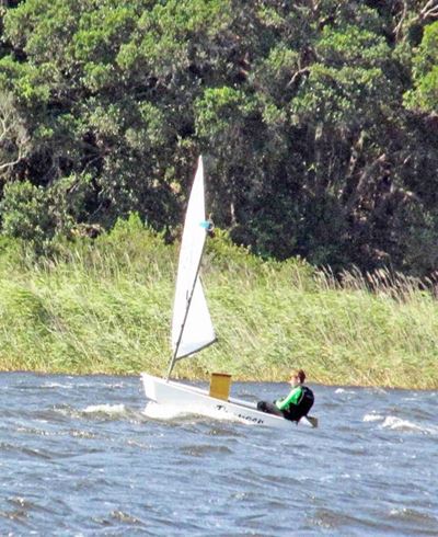 Southeaster has sailors struggling