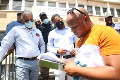 Memo of grievances handed over to Oudsthoorn Mayor