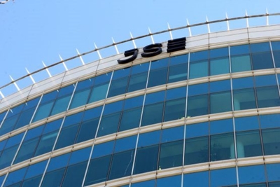 SA rand retreats from 3 month high, stocks fall