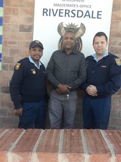 Dronkies loop hul vas 