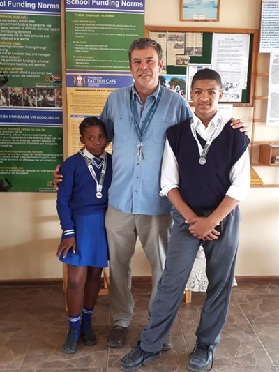 Kamdebo Primary athletes win medals