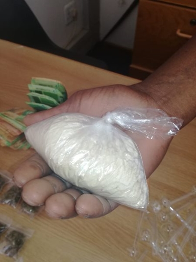 Dwelmhandelaars vasgevat