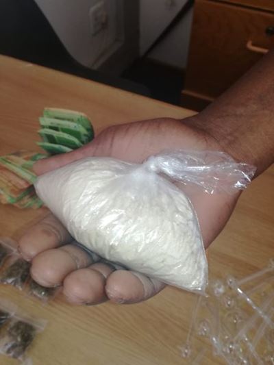 Dwelmhandelaars vasgevat