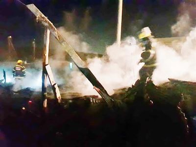 Fire destroys 3 homes