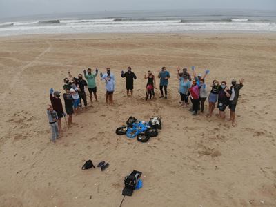 Round Table, volunteers clean up beach