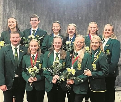 Tiaan en sy span verower goud