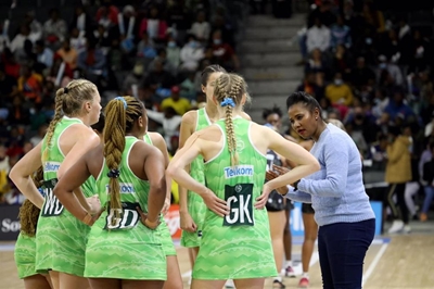 Netbalafrigter wys haar staal