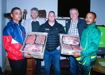 Swarts en Plaatjies wen sakeliga