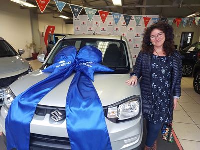 Winner of car donates it back