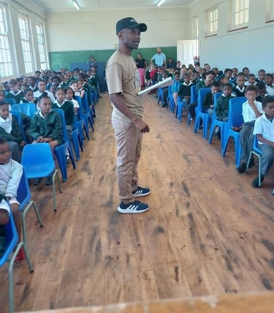 Talking to children about dangers of using drugs