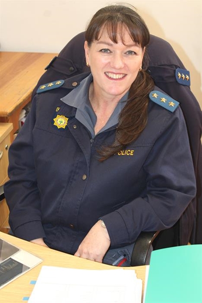 Polisie se blouoog troefkaart
